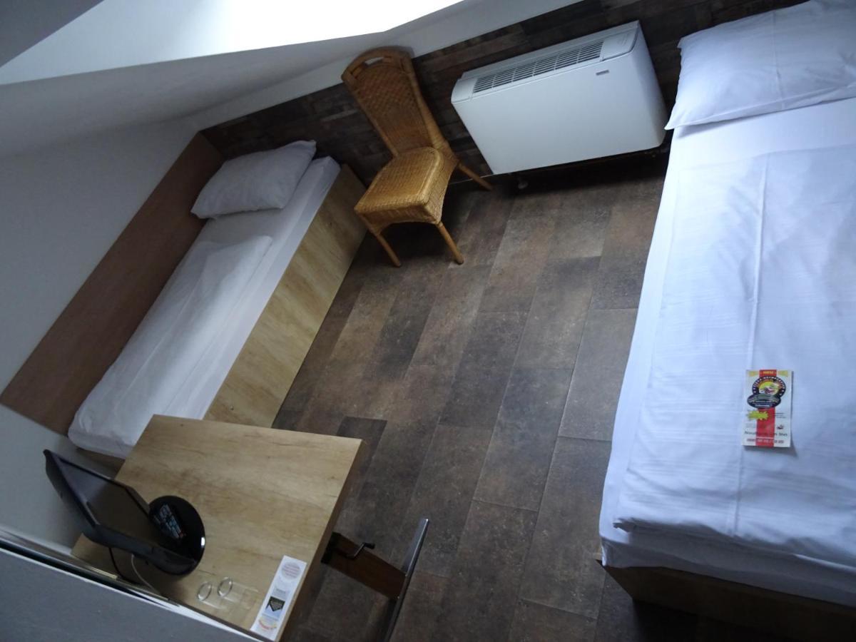Apparthotel Alte Innbruecke-24Std-Self-Check In-Haustiere Willkommen Neuhaus am Inn Esterno foto