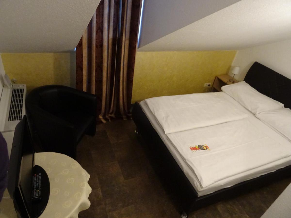 Apparthotel Alte Innbruecke-24Std-Self-Check In-Haustiere Willkommen Neuhaus am Inn Esterno foto