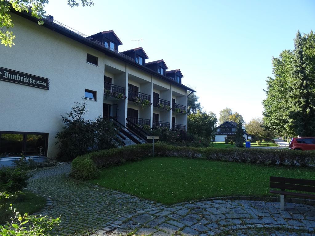Apparthotel Alte Innbruecke-24Std-Self-Check In-Haustiere Willkommen Neuhaus am Inn Esterno foto