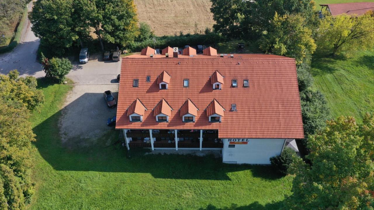 Apparthotel Alte Innbruecke-24Std-Self-Check In-Haustiere Willkommen Neuhaus am Inn Esterno foto