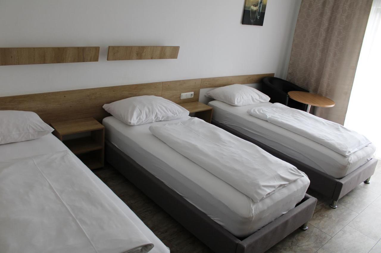 Apparthotel Alte Innbruecke-24Std-Self-Check In-Haustiere Willkommen Neuhaus am Inn Esterno foto
