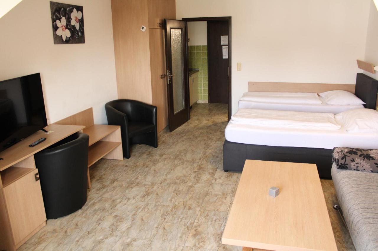 Apparthotel Alte Innbruecke-24Std-Self-Check In-Haustiere Willkommen Neuhaus am Inn Esterno foto