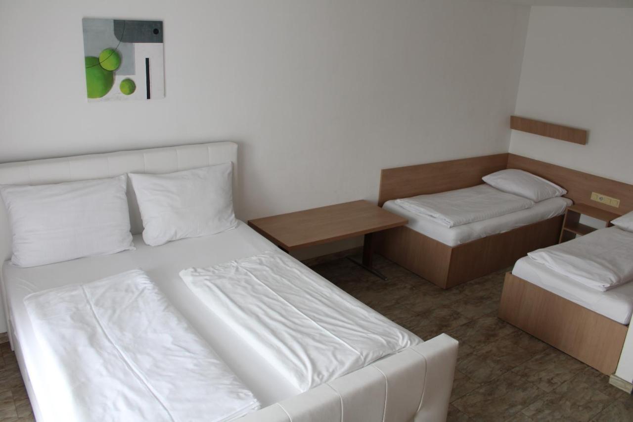 Apparthotel Alte Innbruecke-24Std-Self-Check In-Haustiere Willkommen Neuhaus am Inn Esterno foto