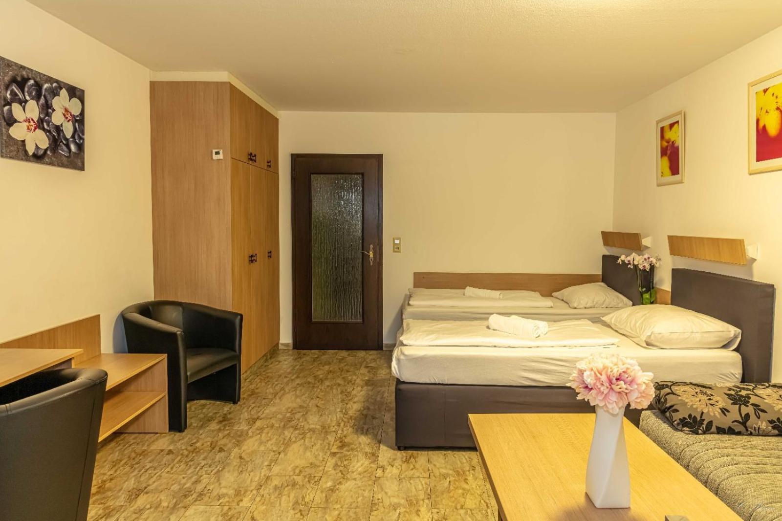 Apparthotel Alte Innbruecke-24Std-Self-Check In-Haustiere Willkommen Neuhaus am Inn Esterno foto