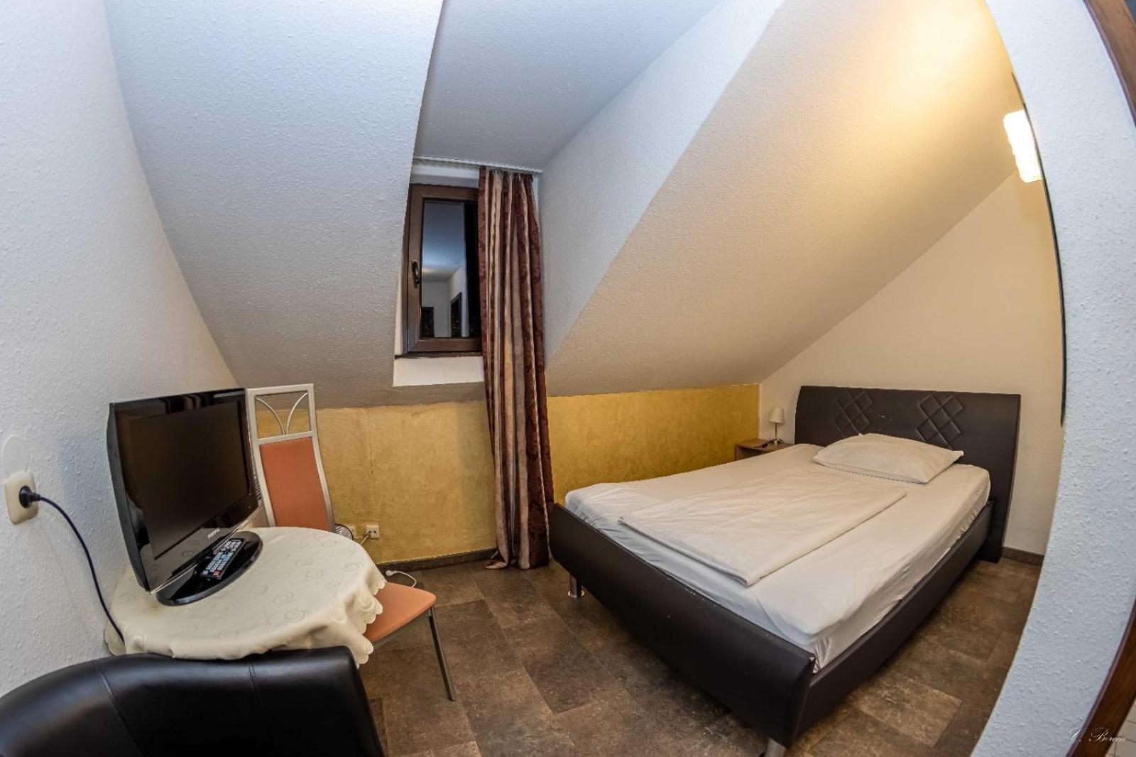 Apparthotel Alte Innbruecke-24Std-Self-Check In-Haustiere Willkommen Neuhaus am Inn Esterno foto