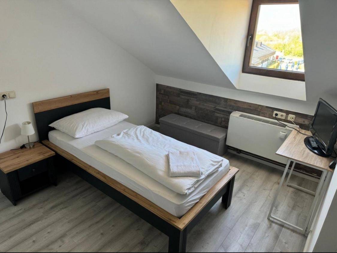 Apparthotel Alte Innbruecke-24Std-Self-Check In-Haustiere Willkommen Neuhaus am Inn Esterno foto
