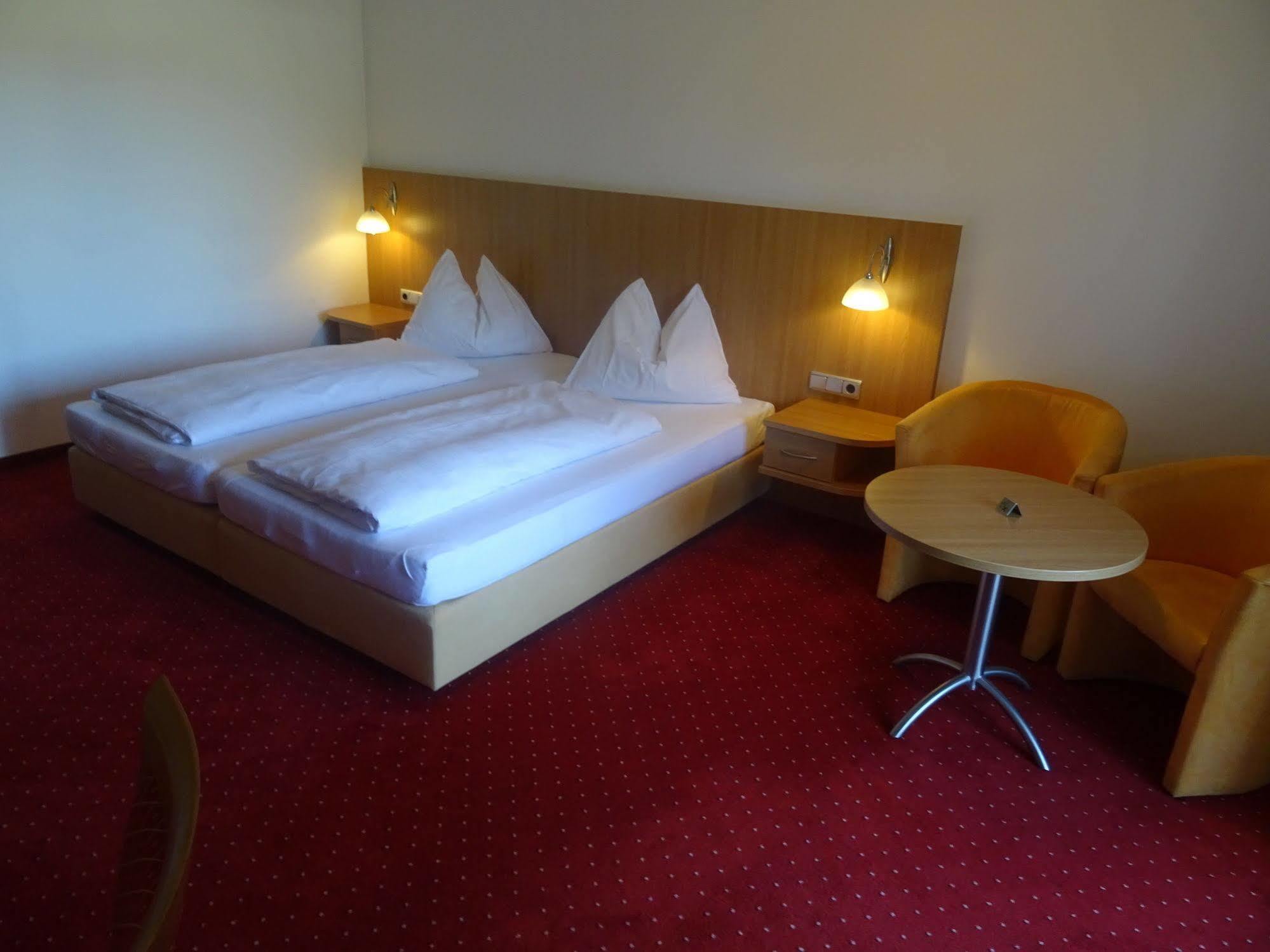 Apparthotel Alte Innbruecke-24Std-Self-Check In-Haustiere Willkommen Neuhaus am Inn Esterno foto