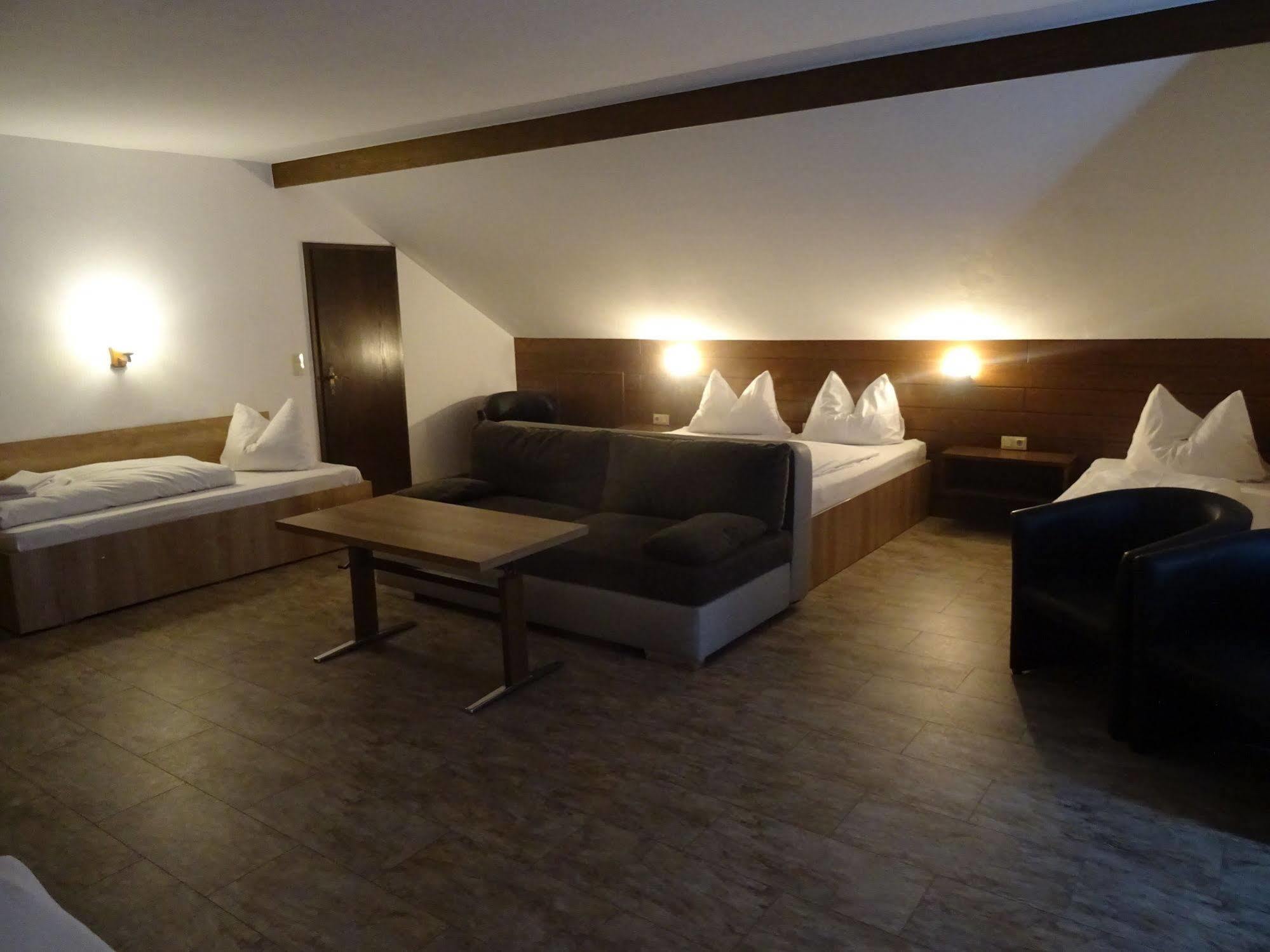 Apparthotel Alte Innbruecke-24Std-Self-Check In-Haustiere Willkommen Neuhaus am Inn Esterno foto