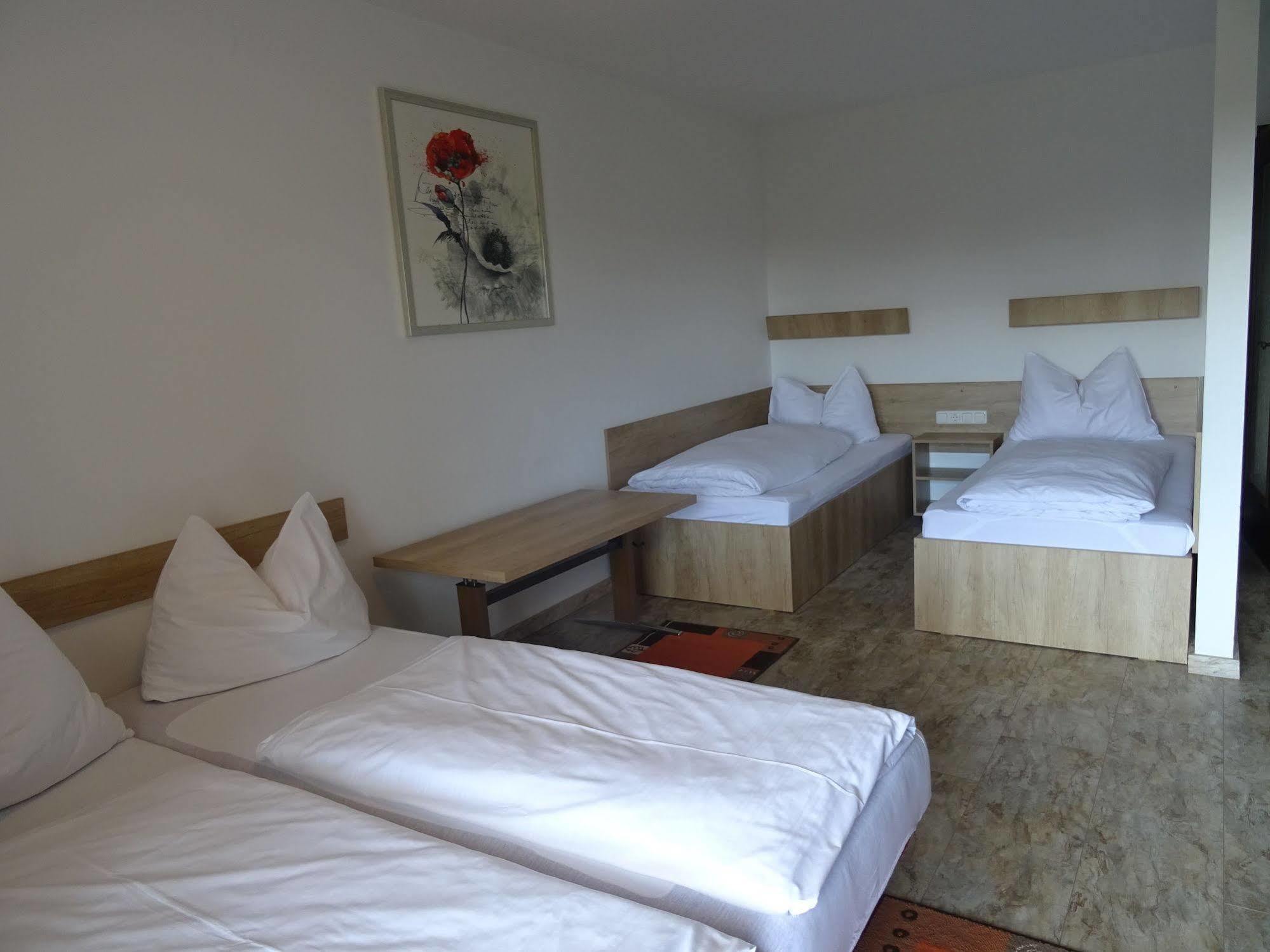 Apparthotel Alte Innbruecke-24Std-Self-Check In-Haustiere Willkommen Neuhaus am Inn Esterno foto