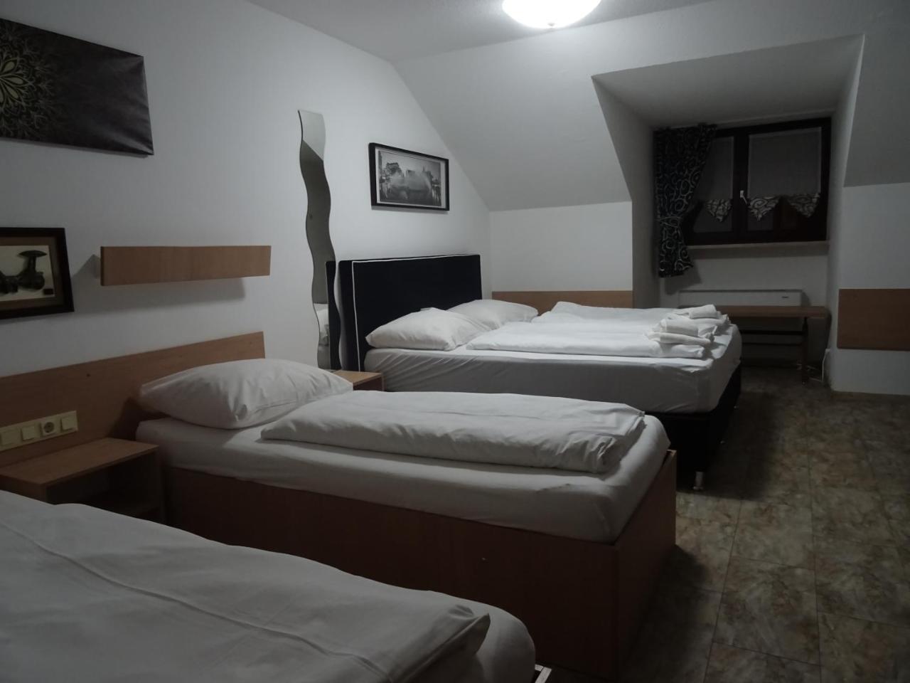 Apparthotel Alte Innbruecke-24Std-Self-Check In-Haustiere Willkommen Neuhaus am Inn Esterno foto